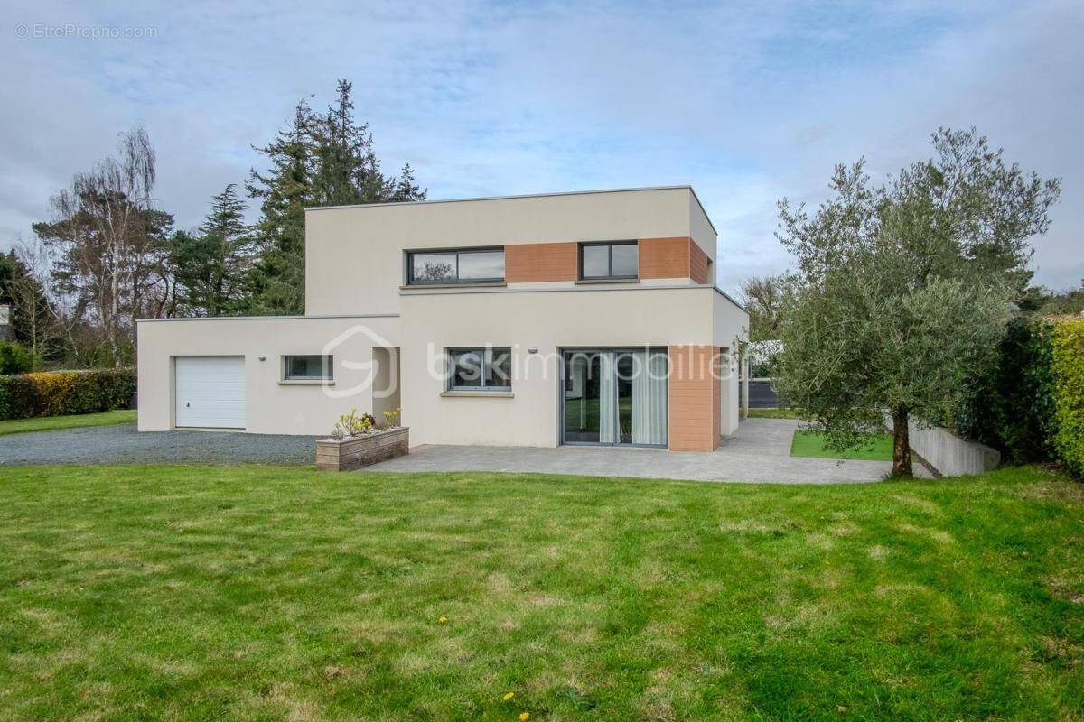 Maison à PLOUMAGOAR