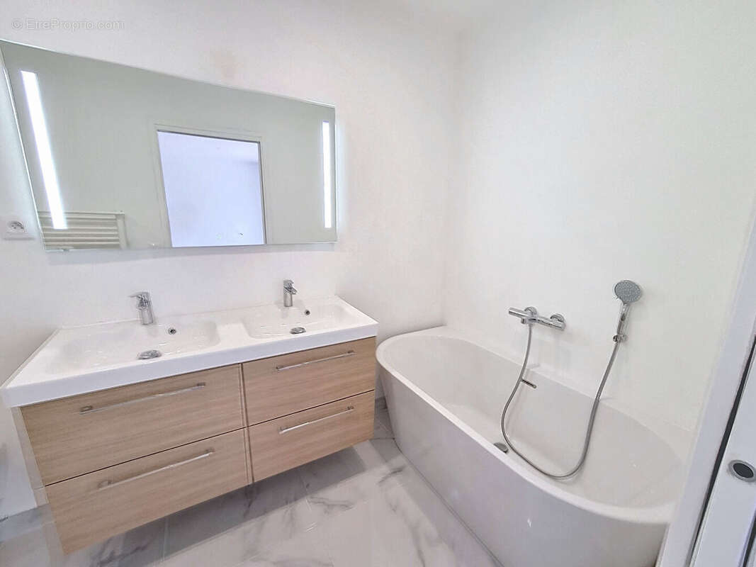 Maison à SAINT-CAPRAIS-DE-BORDEAUX