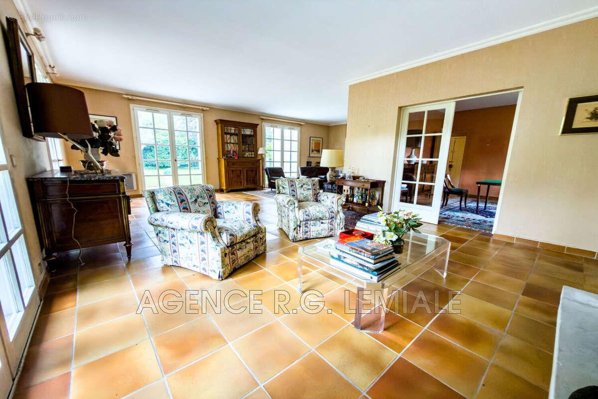 Maison 247 m² à Maisons-Laffitte  - photo 4