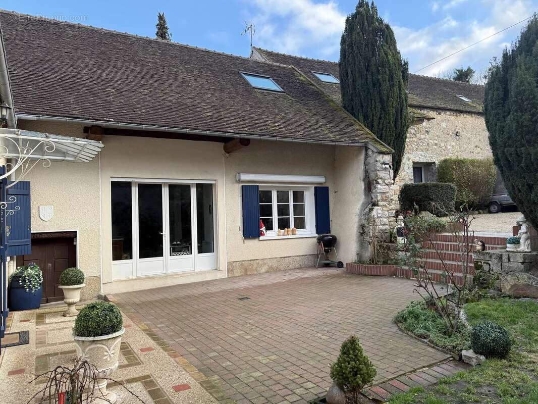 Maison à VILLENEUVE-LA-GUYARD