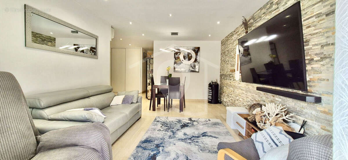 Appartement à VALLAURIS