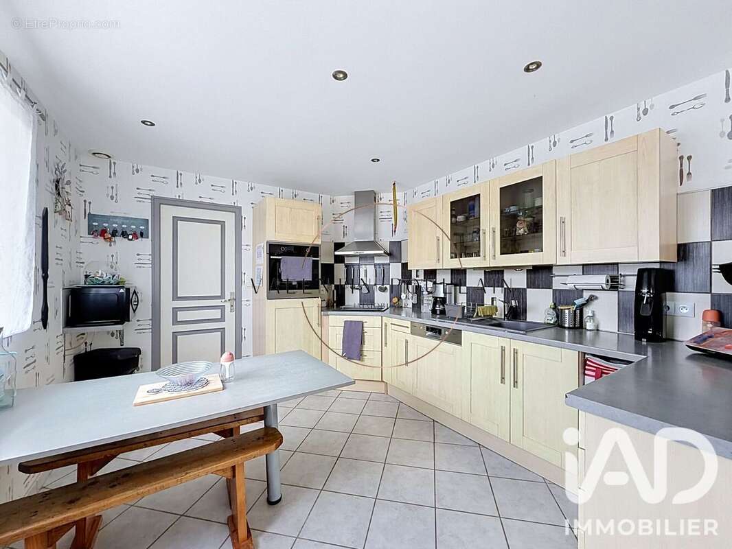 Maison 143 m² à Le Mesnil-Angot  - photo 9