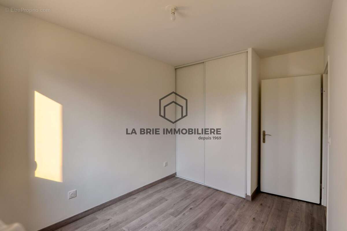 Appartement 63 m² à Mennecy  - photo 8