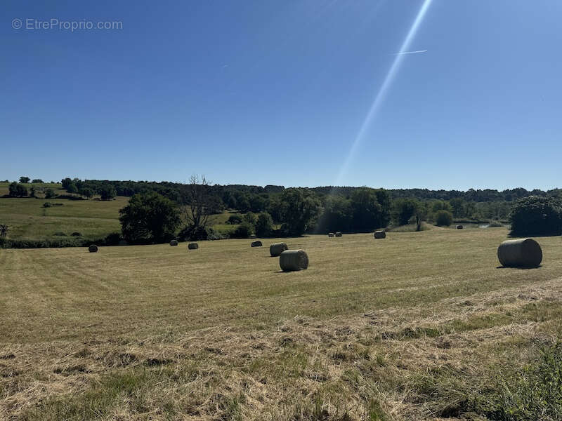 Parking à LA GENETOUZE