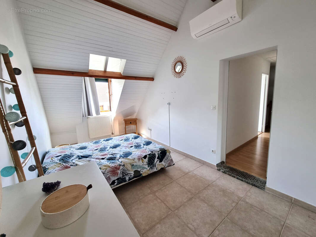 Maison à VAUX-LE-PENIL