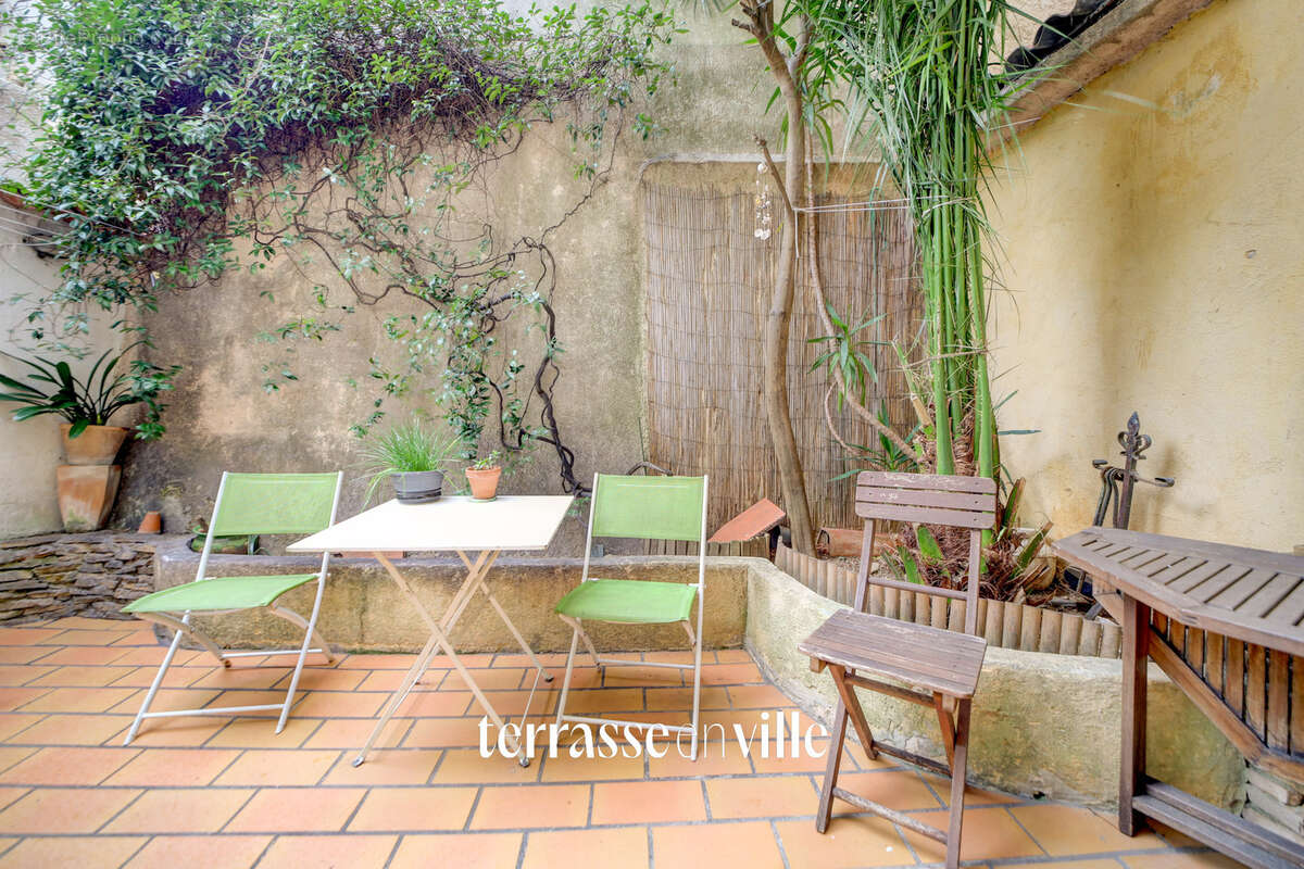 La ciotat - vieux port - maison t4 74m2 - cour intérieure - 495000€ - photo 3