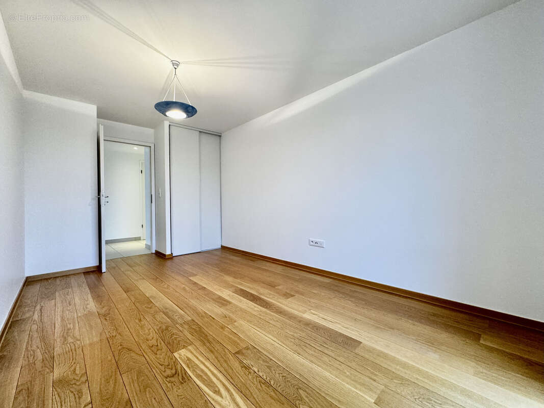 ROBERTSAU: splendide 2 pièces 70m2, terrasse, garage et cave. - photo 11
