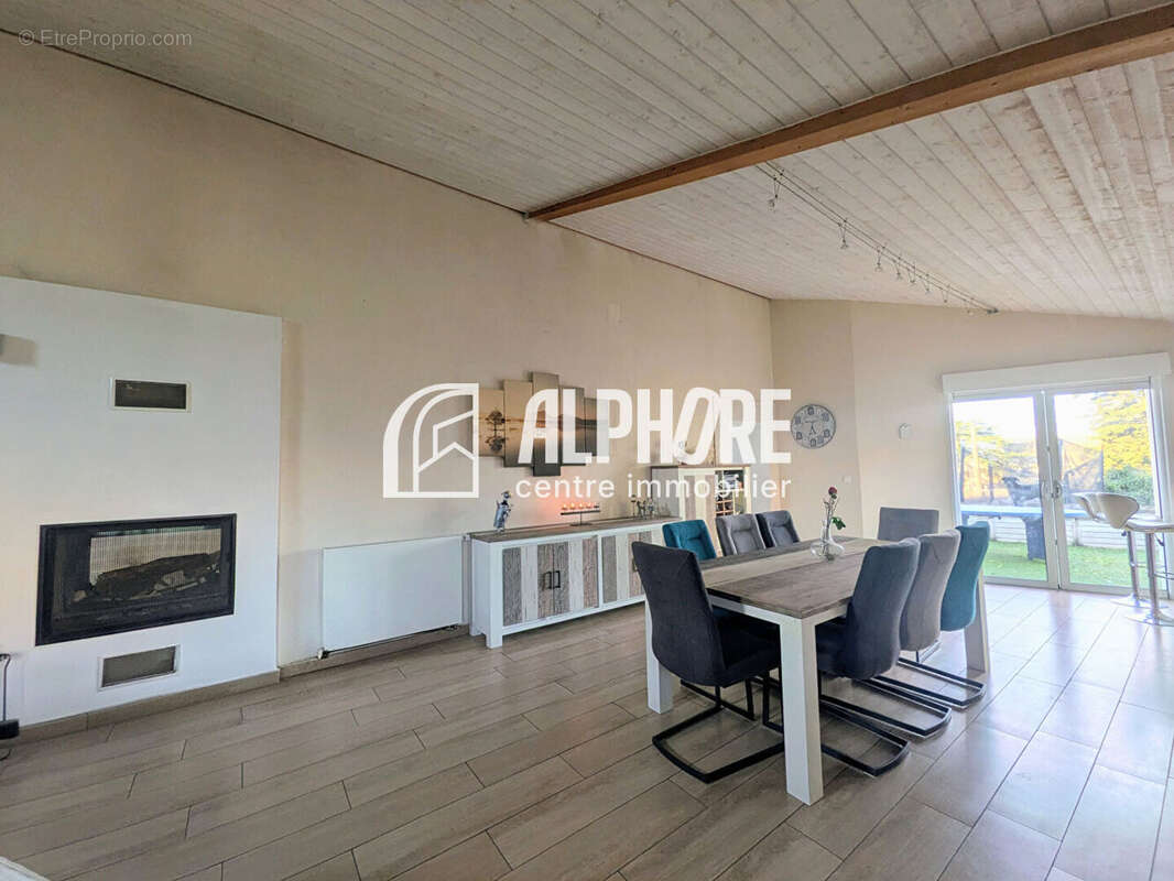 Maison à LA SALLE-DE-VIHIERS