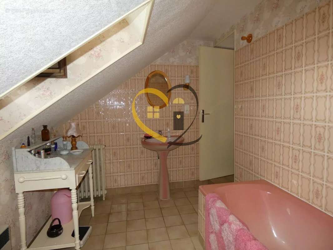 A VENDRE Maison de caractère avec dépendances et grand terrain – Azy - photo 11