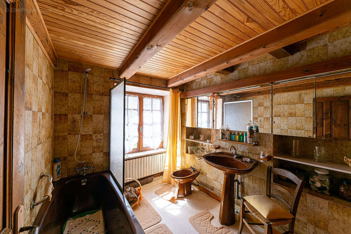 Maison à VEDRINES-SAINT-LOUP