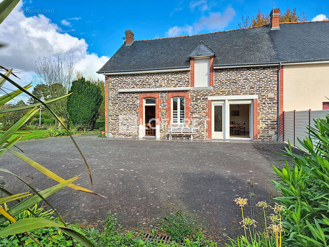 Maison à NOYAL-CHATILLON-SUR-SEICHE