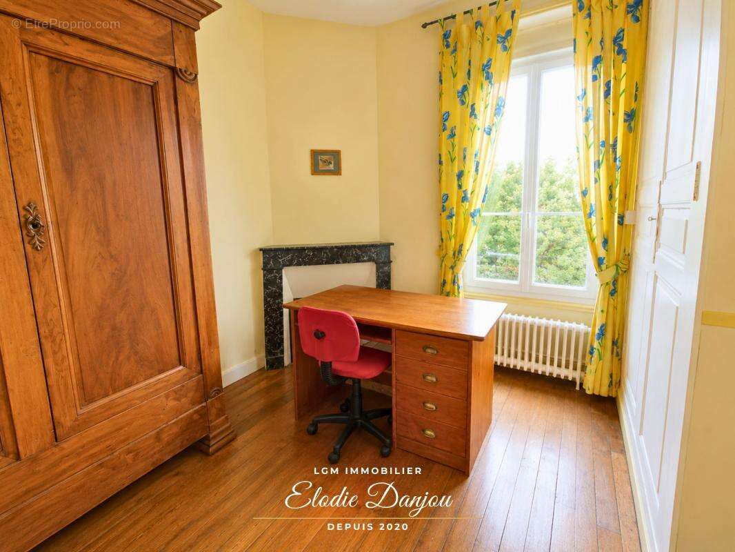 Maison de caractère avec jardin clos, garage en centre-ville de Vendôme - photo 9
