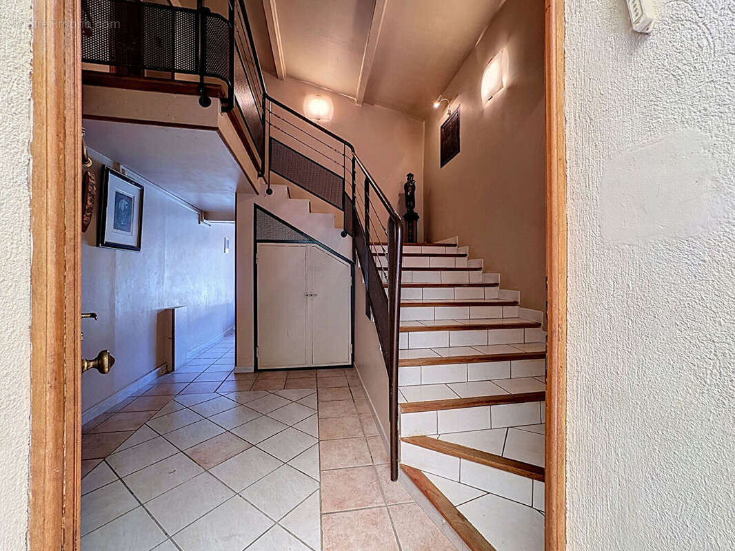 Vendre ensemble immobilier de 395 m² avec piscine à arles - photo 14