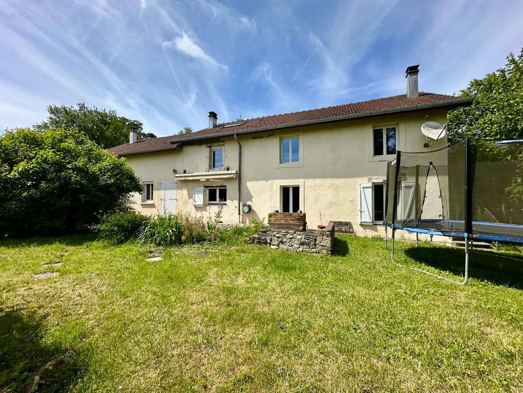 Maison à GENEVREUILLE