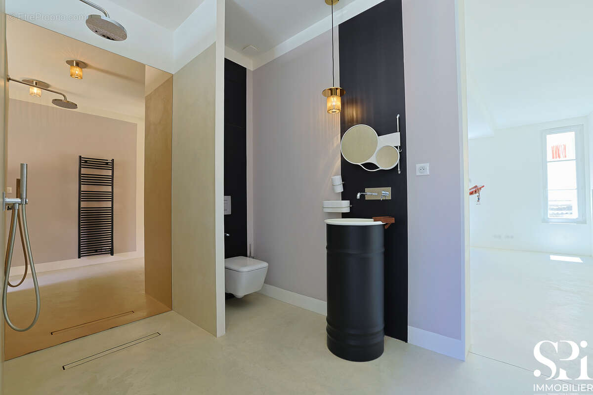 Hyeres vieille ville - loft atypique - t2 - à vendre    entièrement rénové - photo 11