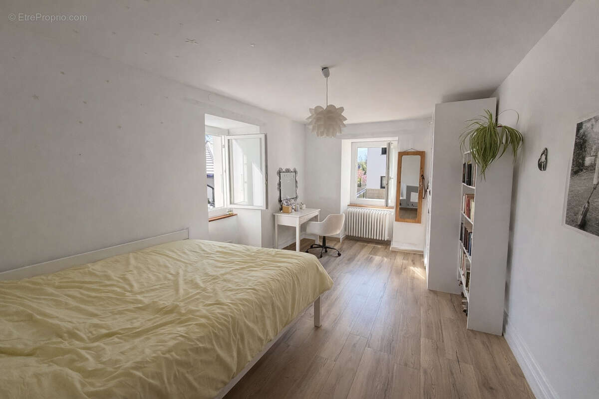 Appartement à CRANVES-SALES