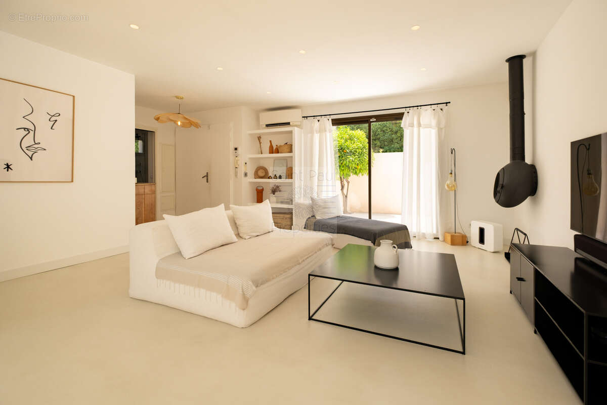 Petite maison chic et intemporelle aux Hauts de Vaugrenier - photo 4