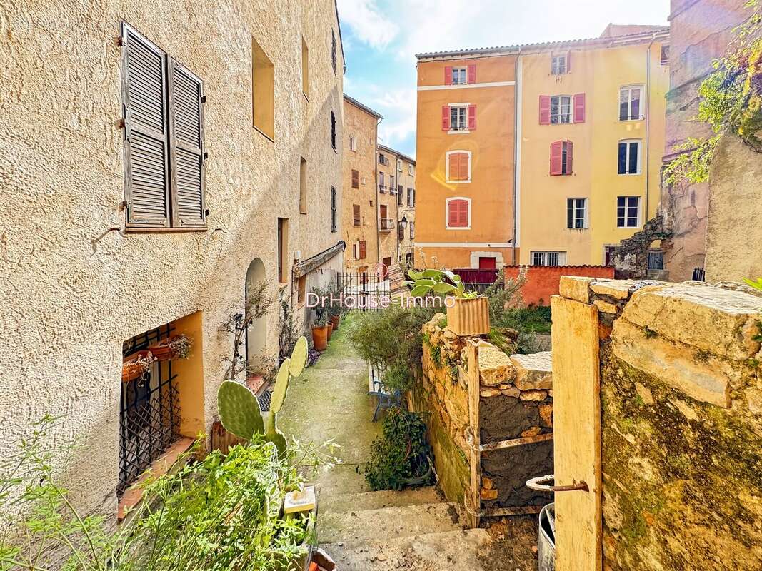 Appartement à COTIGNAC