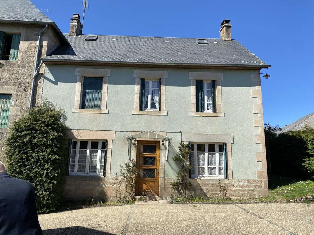Maison 188 m² à Saint-Merd-Les-Oussines  - photo 8