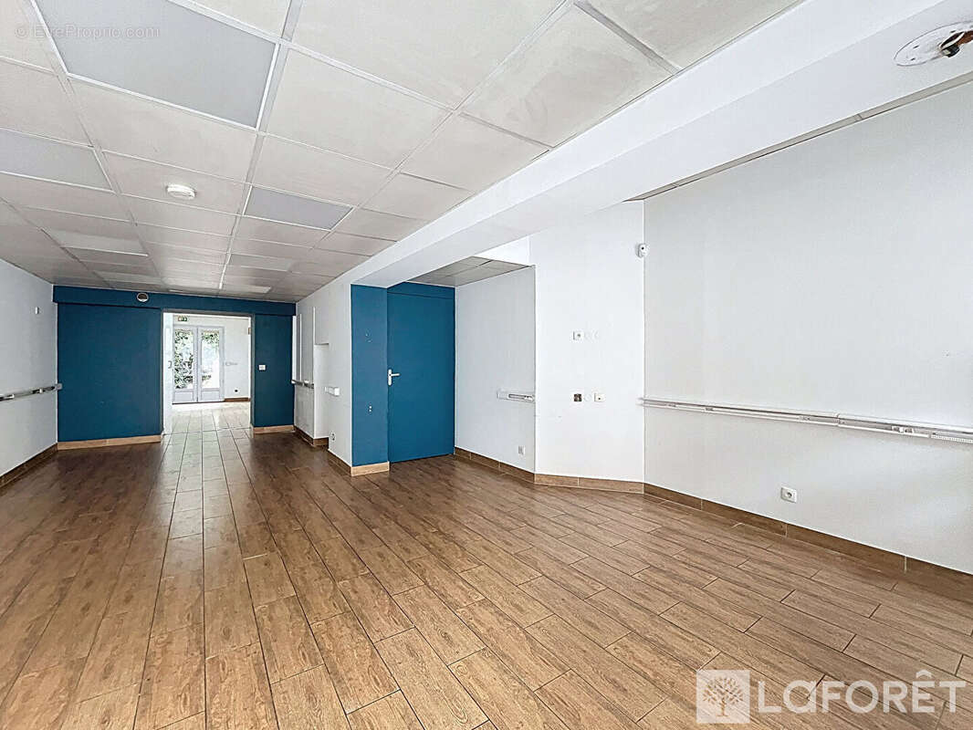 Commerce à SAINT-MICHEL-SUR-ORGE