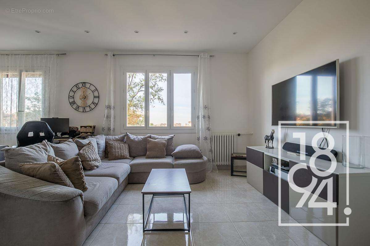 Appartement à MARSEILLE-1E