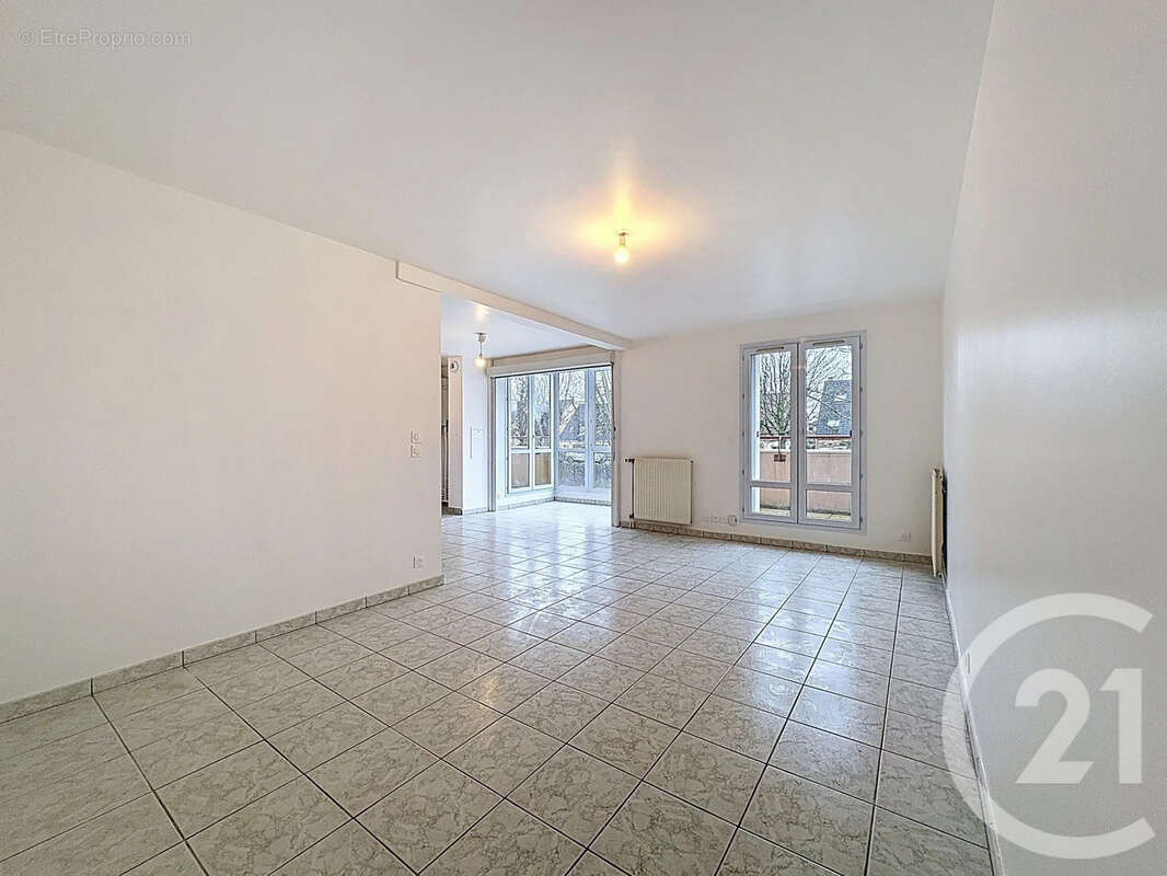 Appartement à MOISSY-CRAMAYEL