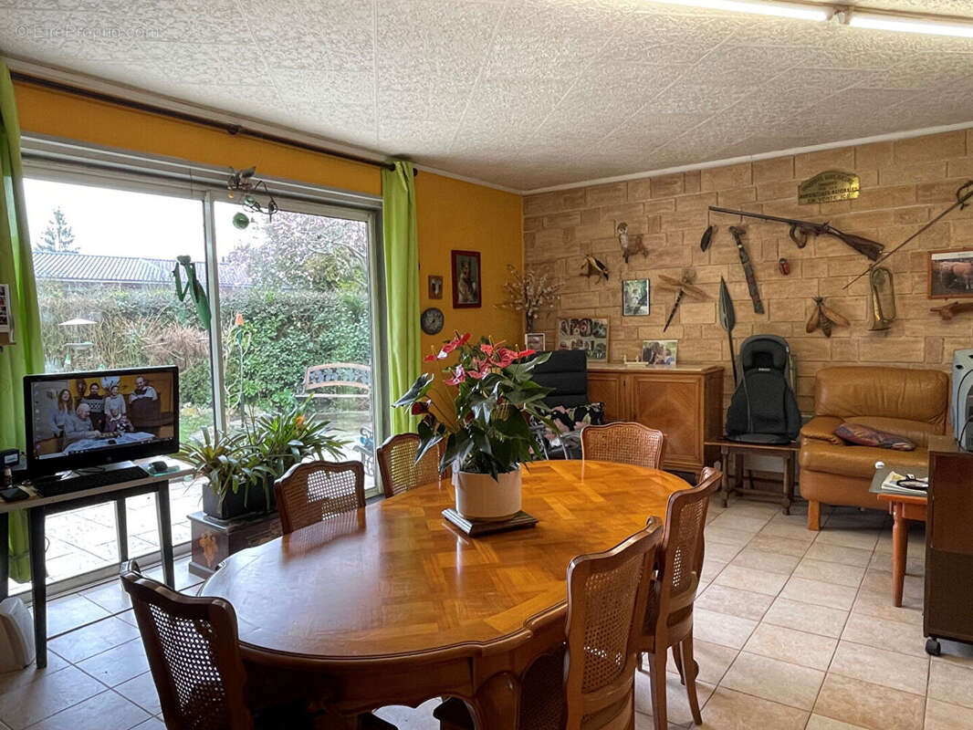 Maison à FEUCHEROLLES