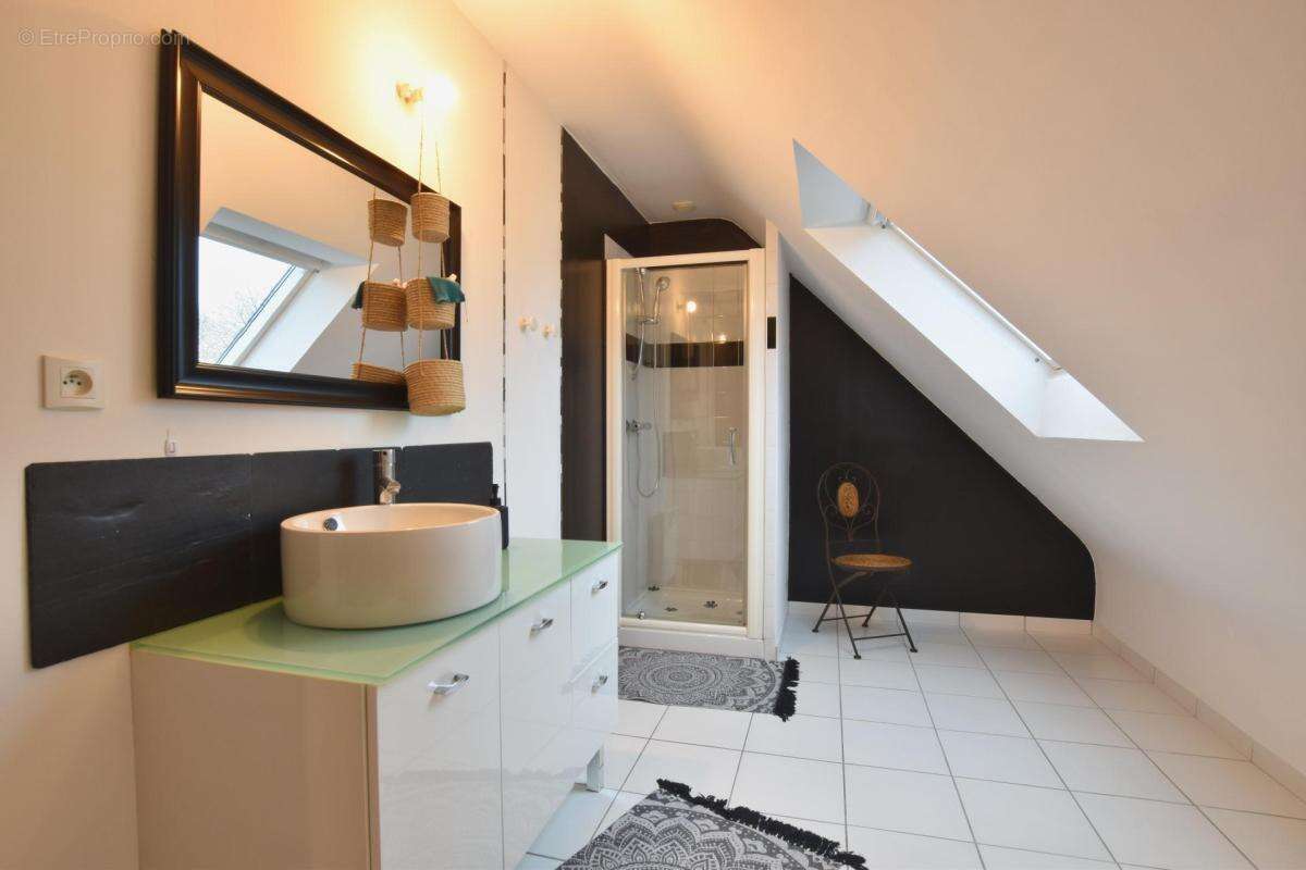 Maison à KERLAZ