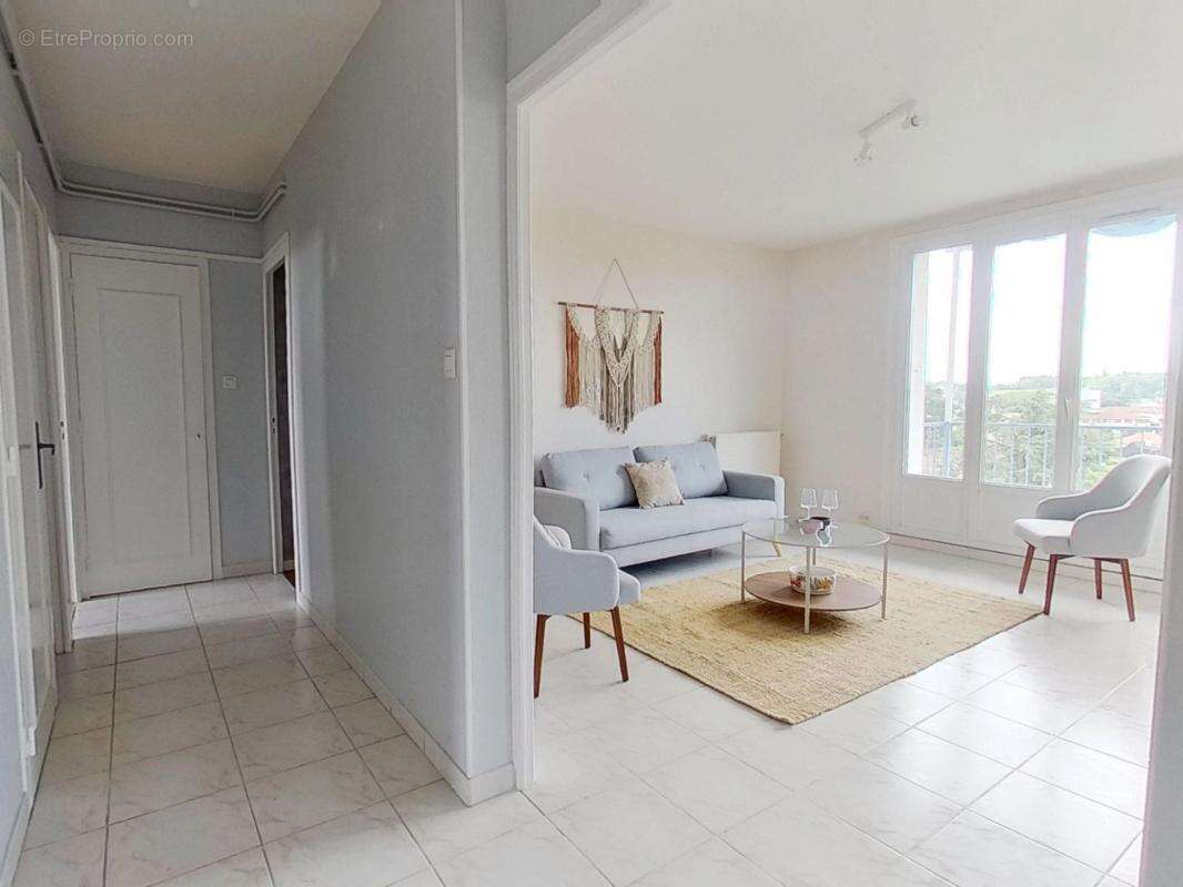 Appartement à MEYZIEU