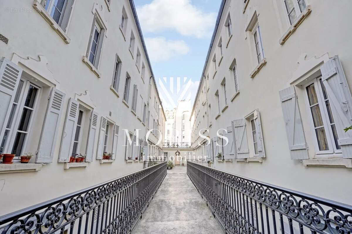 Appartement à PARIS-17E