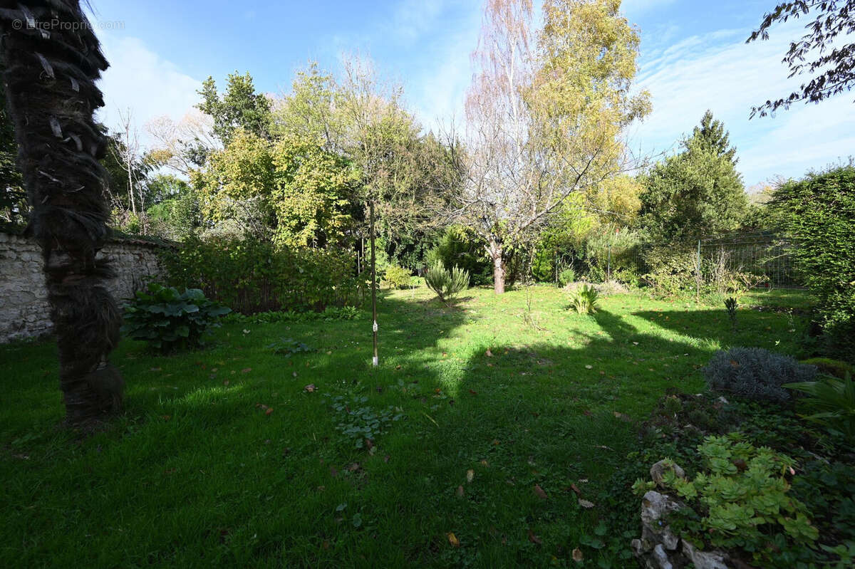 Appartement à SAINT-JEAN-D'ANGELY