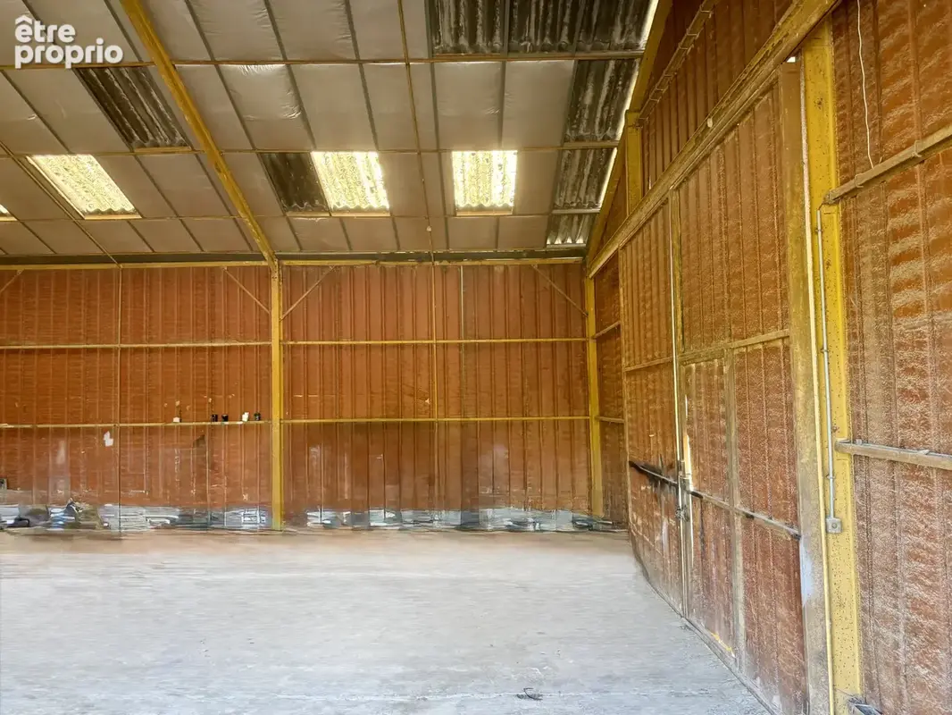 Hangar de 840 m2 plus une maison de 77m2 - photo 7