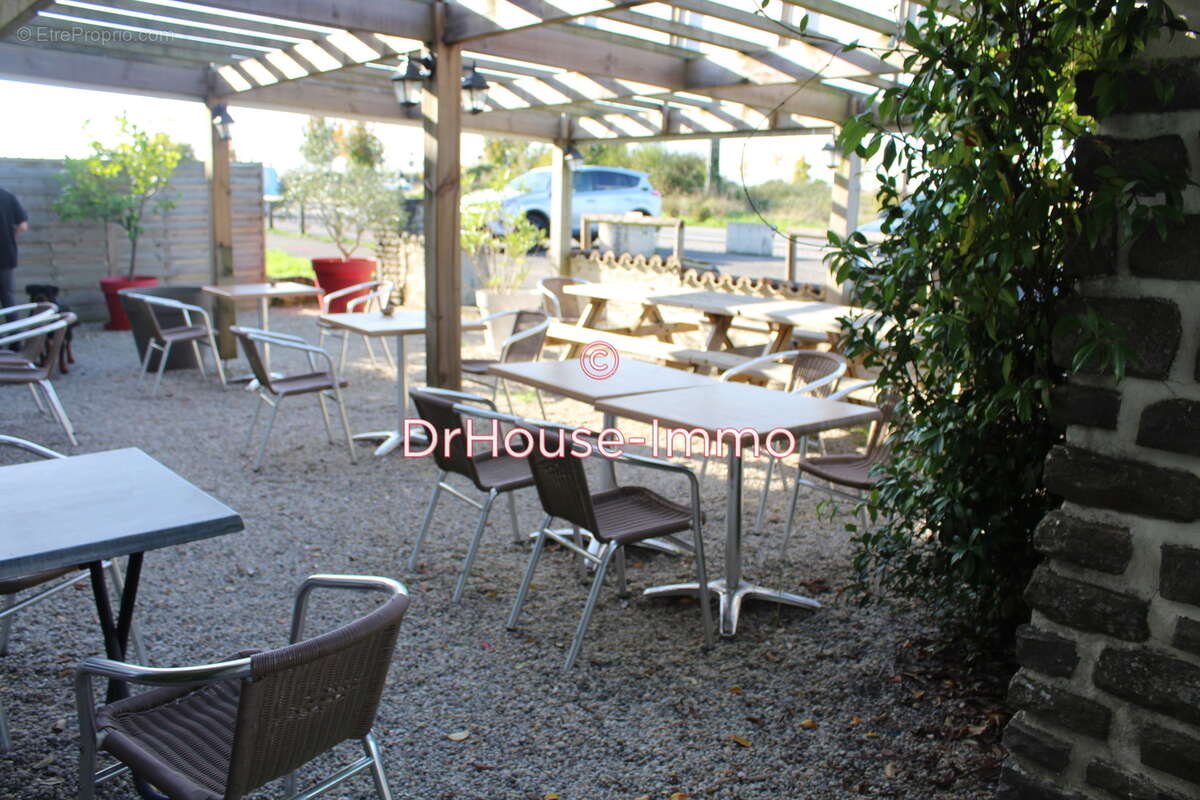 Commerce à ROULLET-SAINT-ESTEPHE