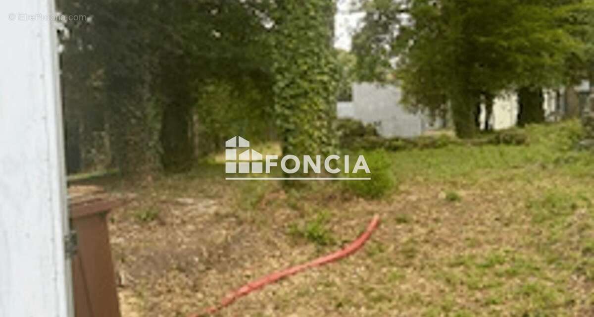 Terrain à SOISY-SUR-SEINE