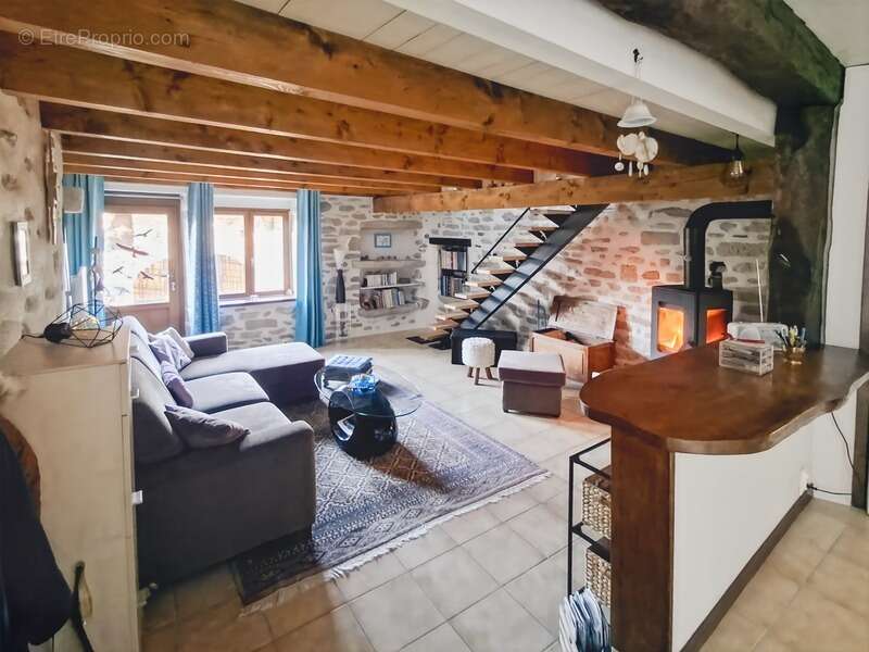 Maison à SAINT-JULIEN