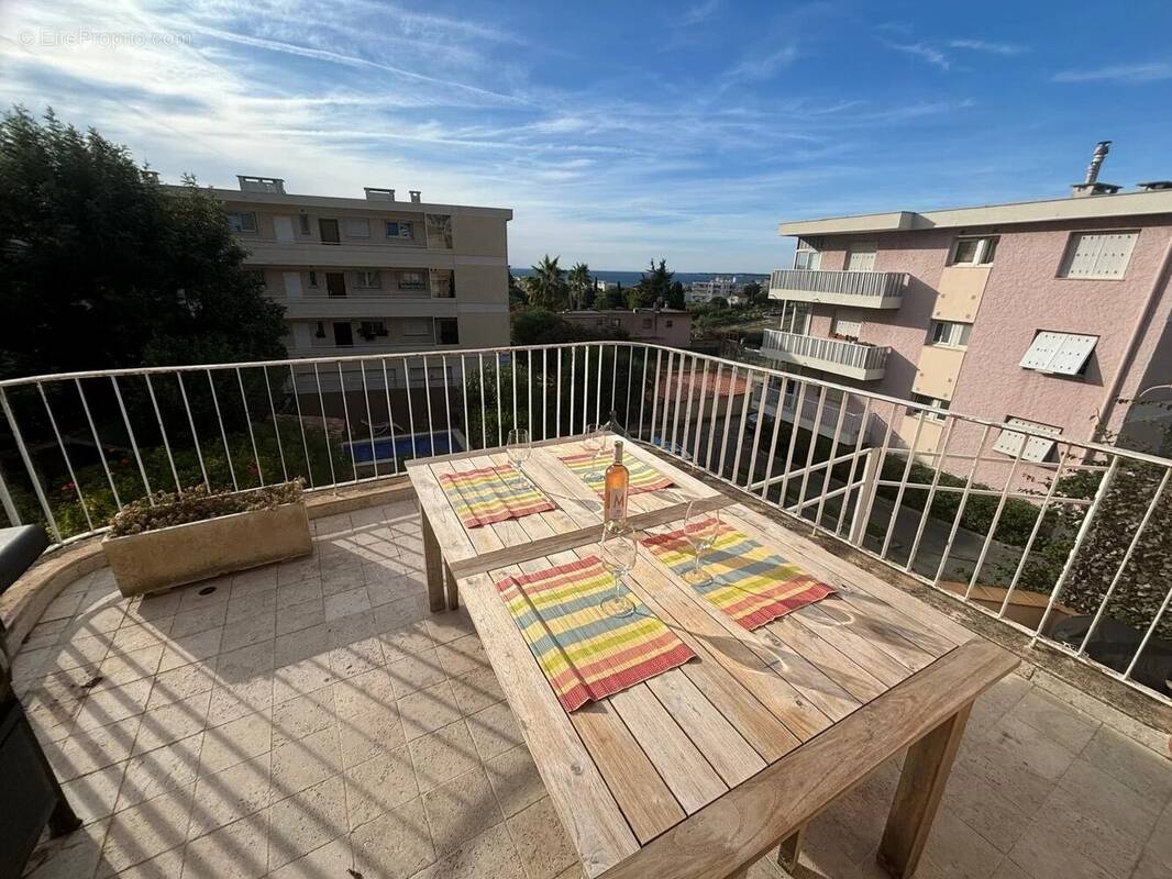 Appartement à VALLAURIS