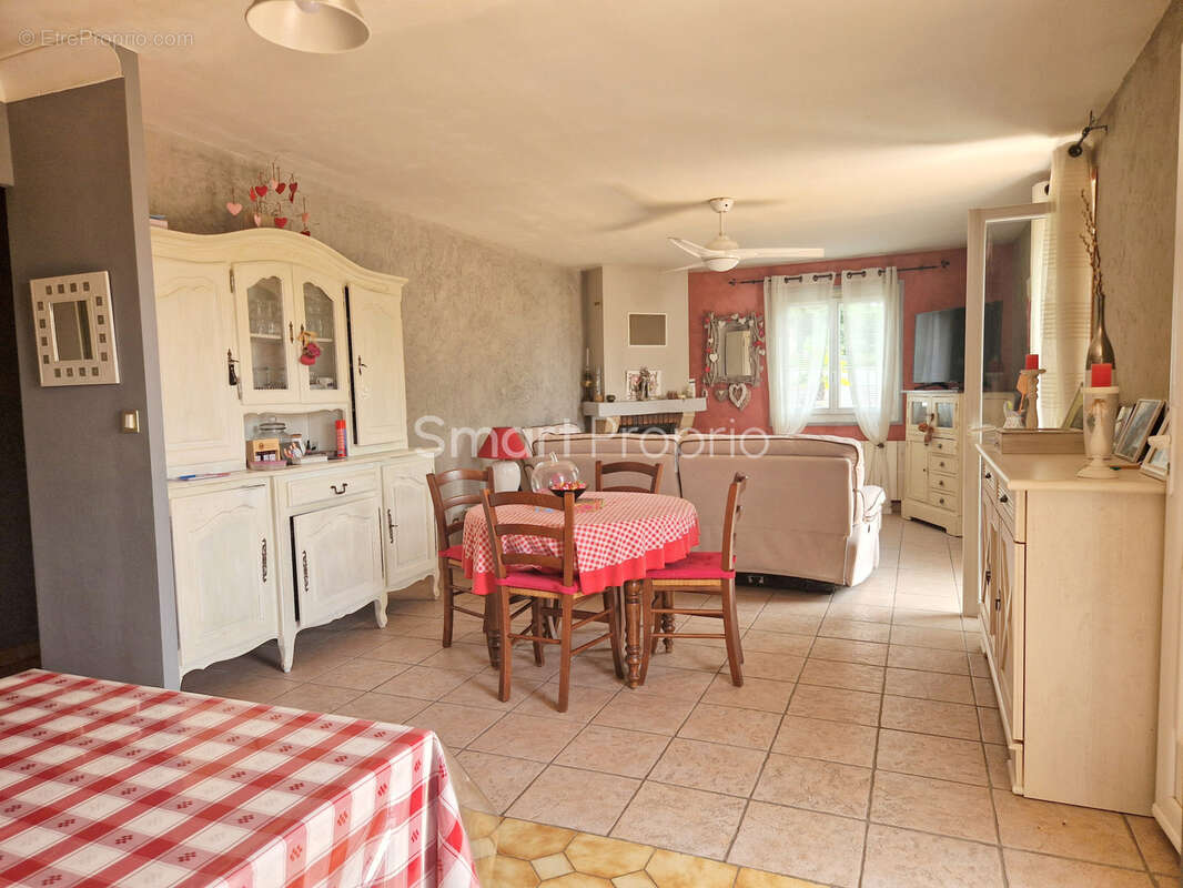 Maison à SALAISE-SUR-SANNE