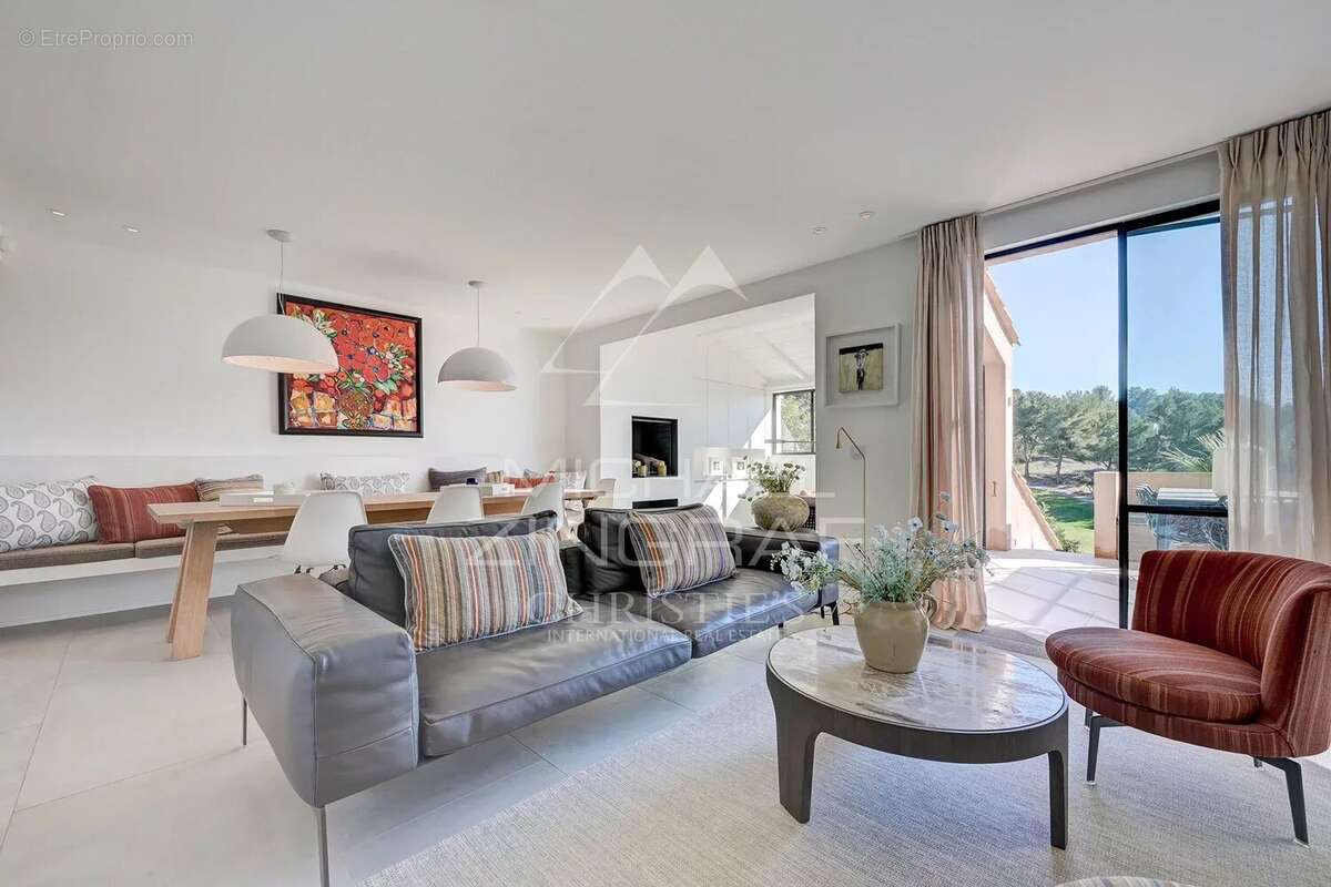 Maison à SAINT-CYR-SUR-MER