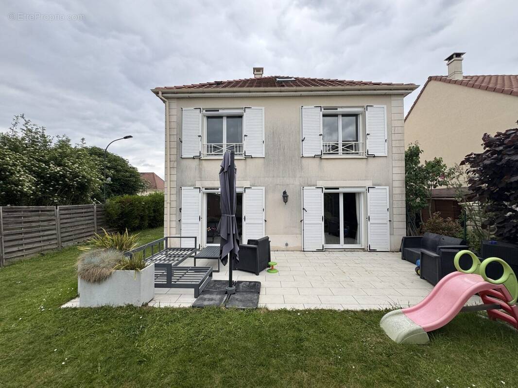 Maison à LES CLAYES-SOUS-BOIS