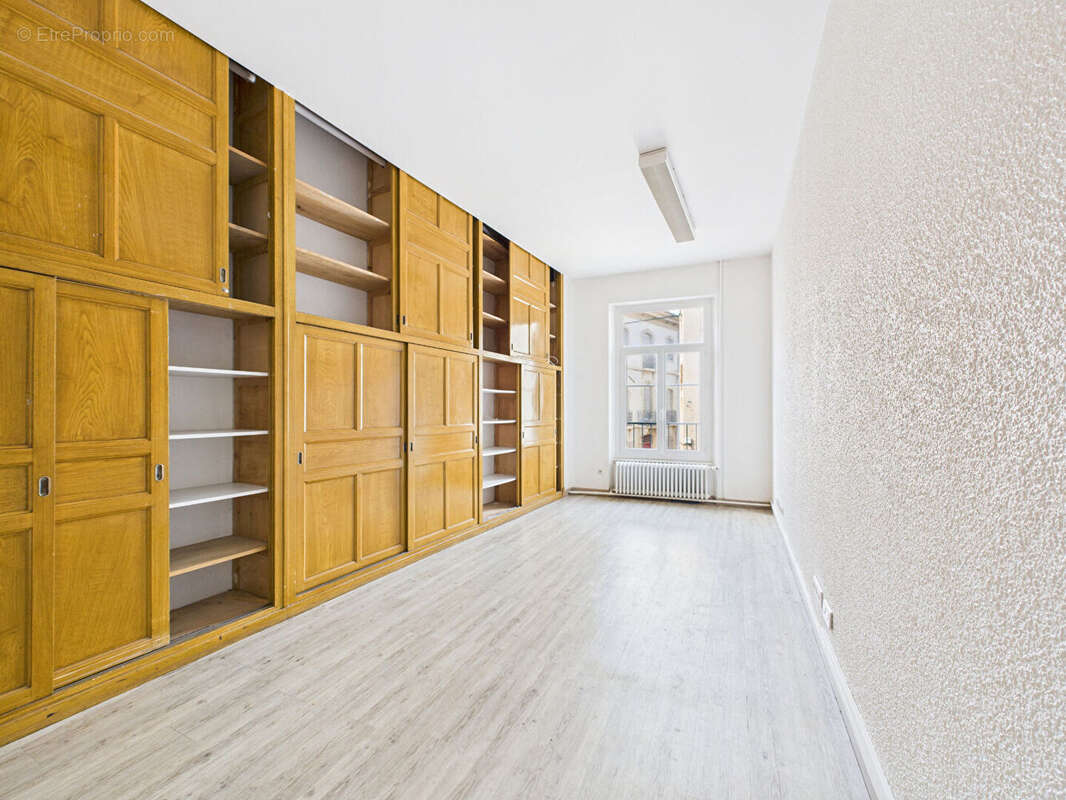 Commerce à TOURNON-SUR-RHONE