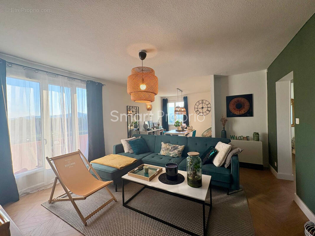 Appartement à MALIJAI