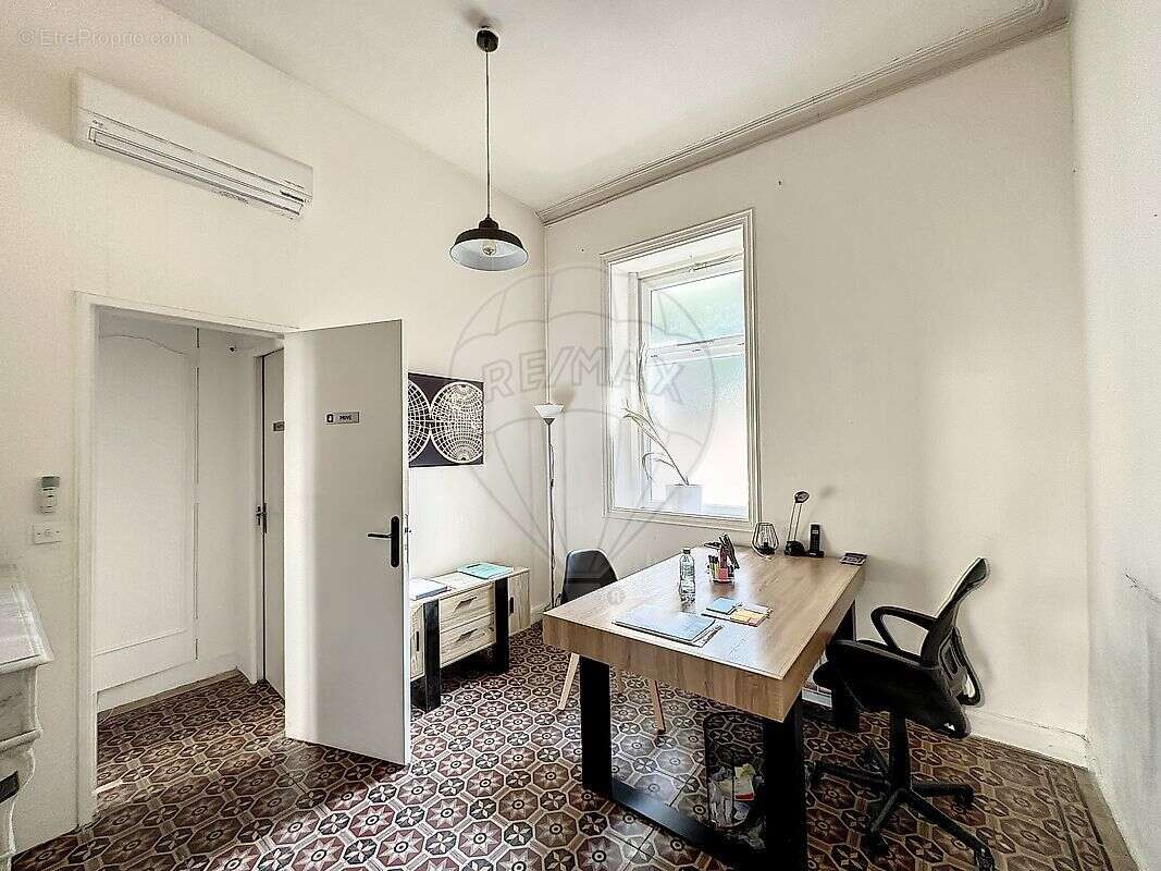 Autre à NIMES