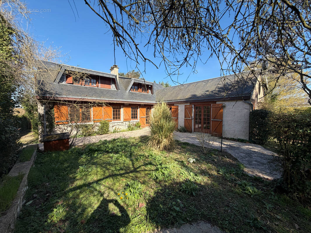 Maison à HOUDAN