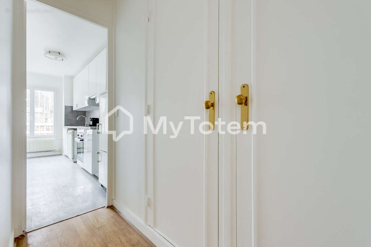 Appartement à LES LILAS