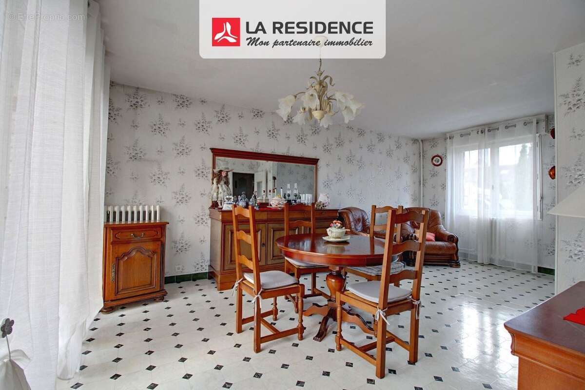 Maison à SAINT-ETIENNE-DU-ROUVRAY