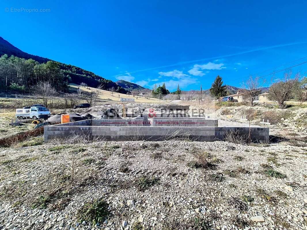 Terrain à ENTREVAUX