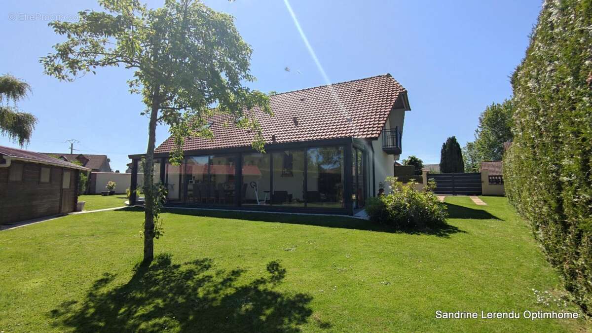 Une maison clé en main avec véranda contemporaine et possibilité de vivre de plain-pied. – 2 garages – Terrain 807 m² – Saint-Ou - photo 5