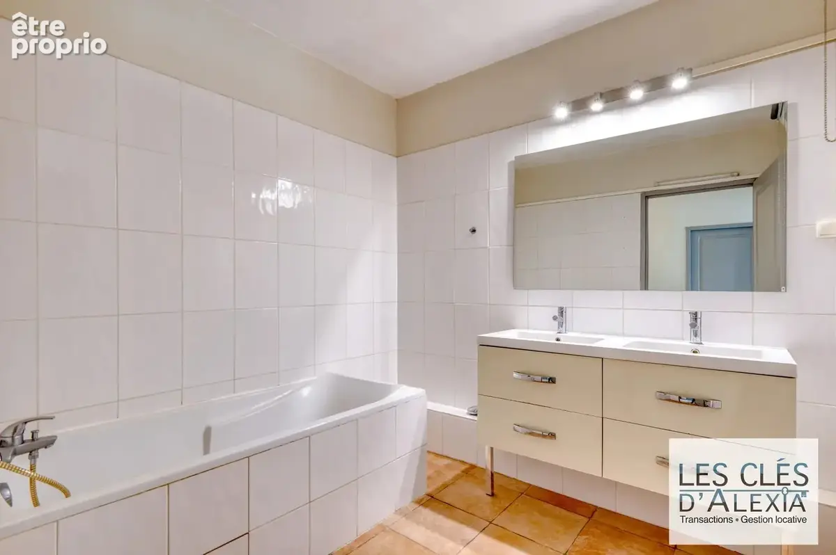LYON 2e AINAY 107 m² – Ainay – Grand T3 avec potentiel T4 - photo 6
