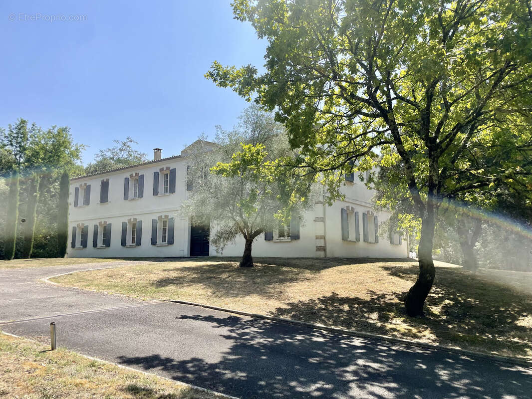 Maison à SAINT-YRIEIX-SUR-CHARENTE