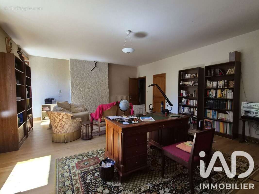 Maison 276 m² à Celles-Sur-Belle  - photo 4